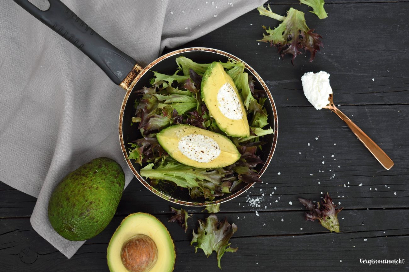 Avocado mit Ziegenkäse gefüllung Vergissmeinnnicht