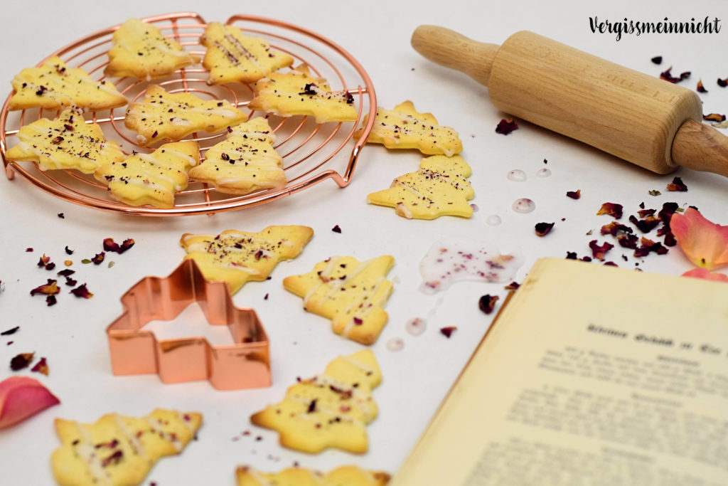 Butterplätzchen mit Rosenblüten ein Rezept meiner Uroma