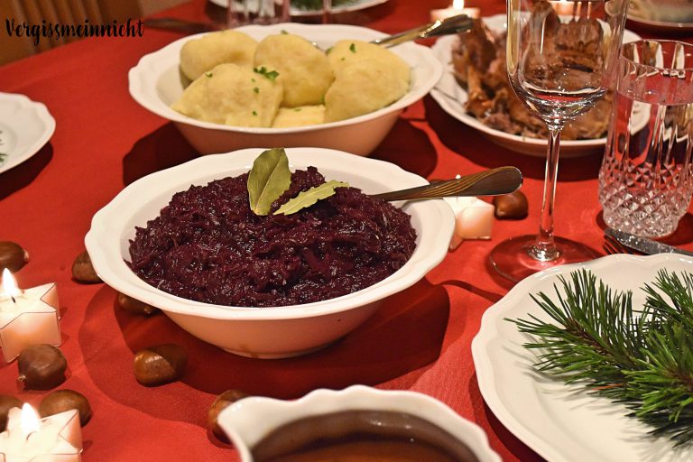 Rotkraut und Kartoffelklöße beides selbstgemacht von meinem Opa