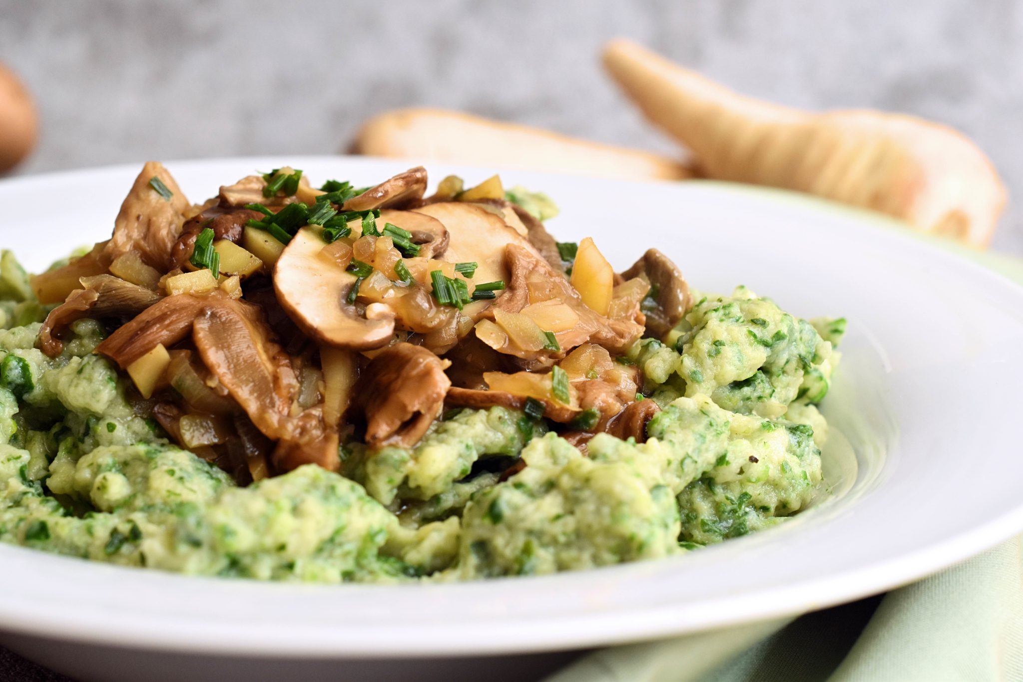 Spinatspätzle mit Champignon-Pastinaken-Soße 2 - Vergissmeinnnicht