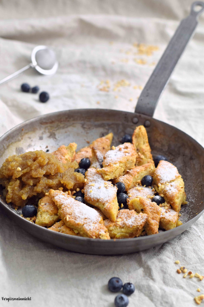 Vollkorn Kaiserschmarrn ohne Zucker mit Apfelmus - Vergissmeinnnicht