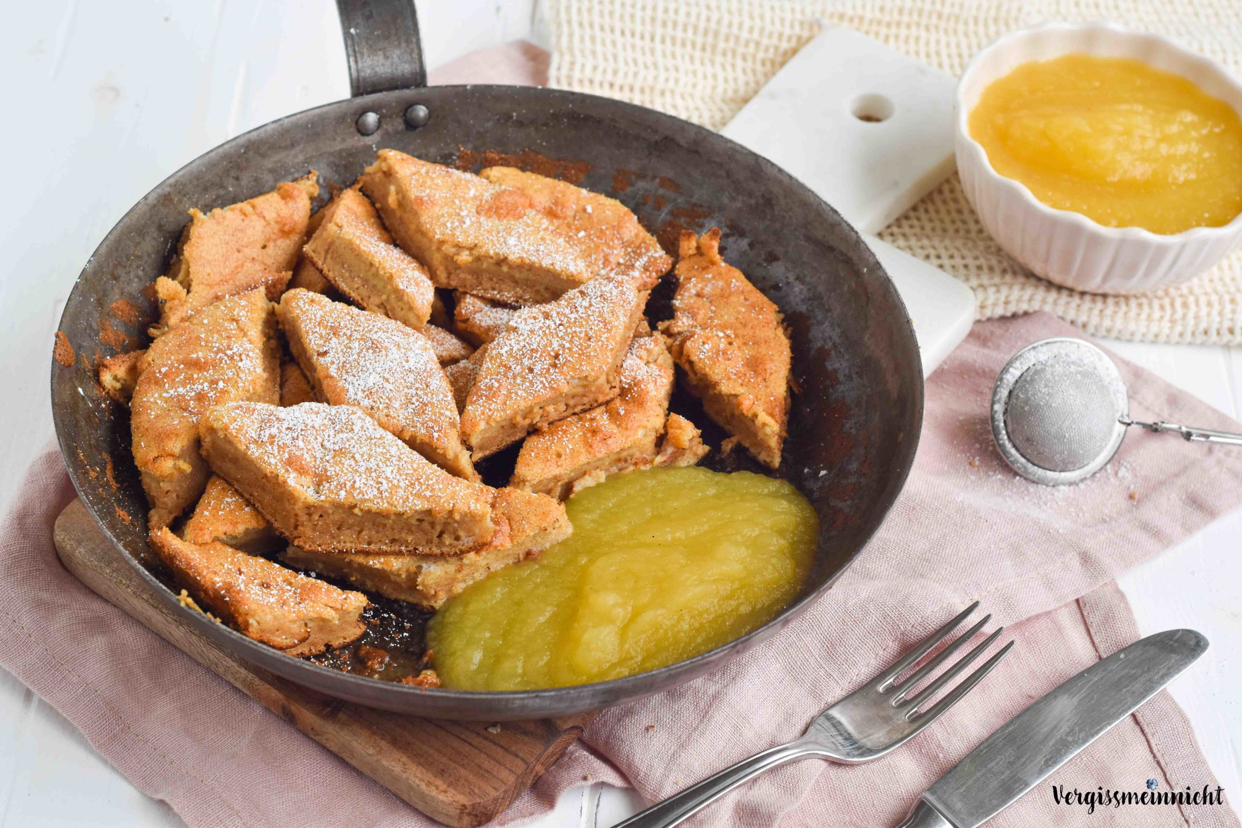 Vollkorn Kaiserschmarrn ohne Zucker mit Apfelmus - Vergissmeinnnicht