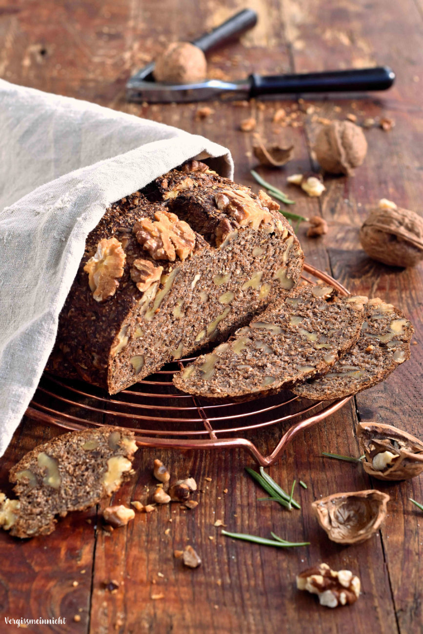 Low Carb Walnussbrot einfach und schnell selber backen